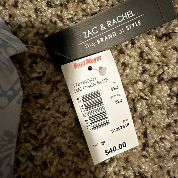 NWT! Comply Sleeveless Shirt - Picture 3 of 4